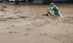 Vì sao chỉ trong 1 tuần Hà Nội 2 lần gặp mưa lớn khủng khiếp gây ngập diện rộng?