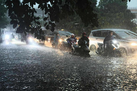 Hà Nội mưa lớn, loạt trường chuyển học online