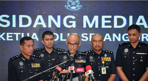 Mẹ vợ tuyển thủ Malaysia bị bắt trong đường dây làm giả hộ chiếu