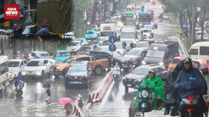 Cảnh tượng ám ảnh ở Hà Nội: Phố thành sông, người dân vật vã trong biển nước