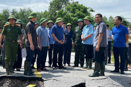 Phó Thủ tướng Nguyễn Hoà Bình kiểm tra công tác khắc phục mưa lũ tại Bắc Ninh