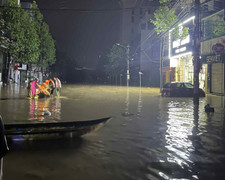 Thái Nguyên chìm trong biển nước, sinh viên kêu cứu trong đêm
