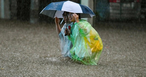 Nhiều trường ở Hà Nội tiếp tục học online