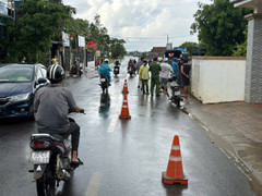 Xe mô tô lao vào trụ bờ rào lưới B40, 3 học sinh lớp 11 thương vong