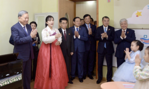 Tổng Bí thư thăm Trường mẫu giáo Kiêng Sang và lớp học mang tên Bác ở Triều Tiên