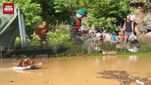 Chạy trốn lũ dữ Lạng Sơn: Người dân chui vào hang tránh dòng nước cuồn cuộn