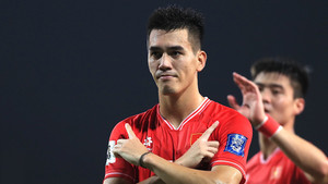 Tiến Linh đỡ bước 1 hay bất ngờ, tuyển Việt Nam dẫn trước Nepal