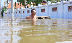 Lũ vượt lịch sử, sau một đêm làng quê ngoại thành Hà Nội biến thành biển nước