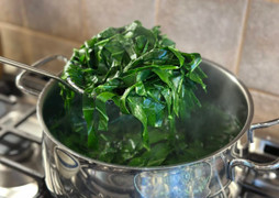 Mẹo luộc rau không bị mất nhiều vitamin