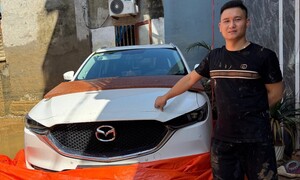 Chi 800 nghìn đồng bọc bạt ô tô tránh lũ, chủ xe Thái Nguyên bảo toàn 'xế cưng'