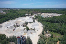 Chui vào thùng xe tải, tài xế bị đá vùi lấp tử vong