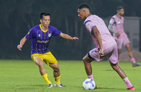 Cựu sao Liverpool huấn luyện 2 ngày, Hà Nội FC thắng CLB Công an Hà Nội 6-1