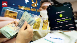 Hết thời xếp hàng cọc tiền dày cộp, người dân mua vàng chỉ bằng một cú chạm