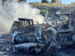 Israel không kích miền Nam Lebanon, 8 người thương vong