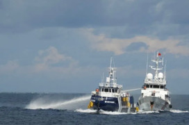 Philippines cáo buộc tàu Trung Quốc đâm chìm tàu, bắn vòi rồng ở Biển Đông