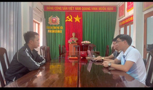 Vừa lãnh lương đã tiêu sạch, sợ vợ la, gã trai đi cướp điện thoại