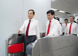 Bí thư Trần Lưu Quang cùng đại biểu tham quan Metro số 1 trước thềm Đại hội Đảng bộ TP.HCM