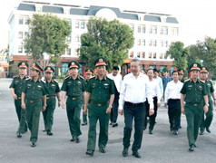 Tổng Bí thư: Dù vũ khí trang bị hiện đại đến đâu thì con người vẫn là quyết định