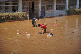 Thủ tướng yêu cầu đánh giá thiệt hại của ngành giáo dục do bão số 11