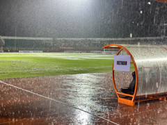 Trận Việt Nam đấu với Nepal bị hoãn 30 phút