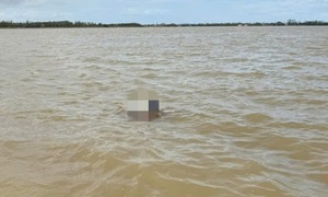 Bố ôm 2 con nhảy cầu Bến Thủy: Tìm thấy thi thể 2 cháu bé trên sông Lam