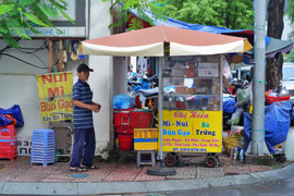TP.HCM dùng camera và phản ánh từ người dân để xử lý vi phạm vỉa hè