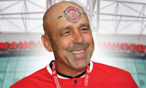 CĐV đổi tên thành Manchester United, khi qua đời vẫn chưa được chấp thuận