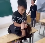 Phẫn nộ nam sinh ở Nghệ An đánh bạn nữ ngay trong lớp học