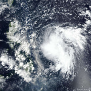 Bão Fengshen vào Biển Đông, miền Trung nguy cơ mưa lớn diện rộng