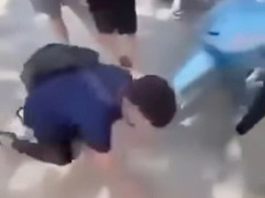 Nam sinh bị nhóm bạn đạp vào mặt, bắt bò quanh xe máy: Hiệu trưởng thông tin