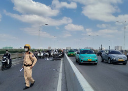 Bác tin tài xế nhảy cầu Vĩnh Tuy sau khi gây tai nạn chết người