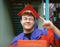  Á khoa khiến cả hội trường đứng hình vì màn 'ngã rồi thả tim' ở lễ tốt nghiệp