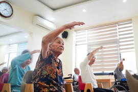 Ngày 20/10 đặc biệt của các cụ bà ở trung tâm dưỡng lão