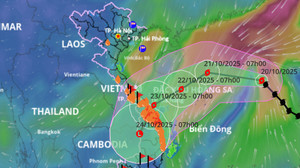Bão số 12 hướng về ven biển Huế - Quảng Ngãi, miền Trung mưa lớn dài ngày