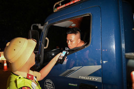 Tài xế ăn đồ lên men được uống nước súc miệng trước khi đo lại nồng độ cồn