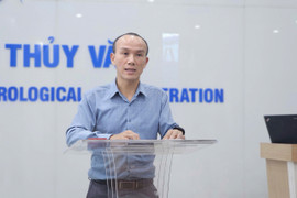 Chuyên gia: Bão số 12 gây mưa dồn dập, miền Trung nguy cơ lũ lụt hết tháng 10