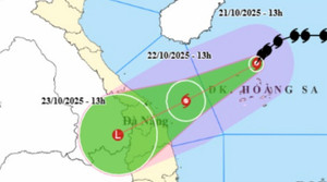 Bão số 12 cách Đà Nẵng 450km, miền Trung mưa lớn từ chiều mai