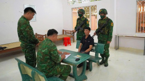 Bắt giữ kẻ mang vàng từ Campuchia về Việt Nam