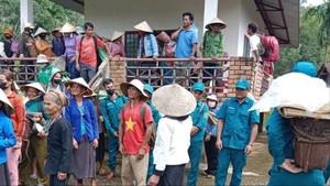 Sơ tán khẩn cấp 61 hộ dân sau khi phát hiện núi nứt toác