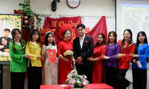 Sinh viên mở 'lễ đường' ngay trong lớp học, tái hiện đám cưới miền Tây