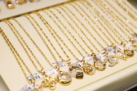 Giá vàng hôm nay 22/10: Vì sao giá vàng bất ngờ rơi tự do?