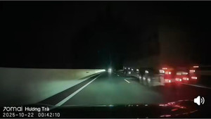 Ô tô phóng ngược chiều trên cao tốc Móng Cái - Vân Đồn suýt gây tai nạn thảm khốc