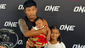 'Người sắt' Rodtang khoe con trai tên Zlatan trước trận siêu kinh điển muay Thái