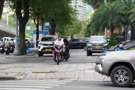 Hơn 3.400 xe máy leo vỉa hè bị xử lý ở TP.HCM, vi phạm giao thông giảm rõ