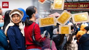 Giá vàng đảo chiều tăng sốc, người dân 'đội rét' đi mua từ 6h sáng