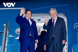 Thủ tướng cùng Tổng Thư ký LHQ rời Hà Nội lên đường dự Hội nghị Cấp cao ASEAN 47
