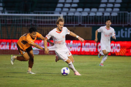 Cận cảnh vua phá lưới V.League tạo siêu phẩm đánh bại thủ môn tuyển Việt Nam