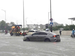 Thuỷ điện ở Huế xả lũ 1.800 m³/s, nhiều khu vực ở hạ du ngập sâu