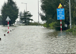 Mưa trắng trời, thủy điện ở Huế, Đà Nẵng đồng loạt xả lũ