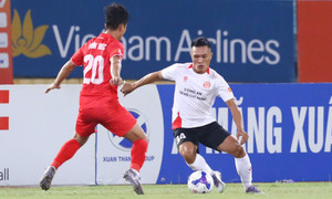 Trực tiếp bóng đá Công an Hà Nội 1-0 Công an TP.HCM: Lê Văn Đô nhận thẻ đỏ